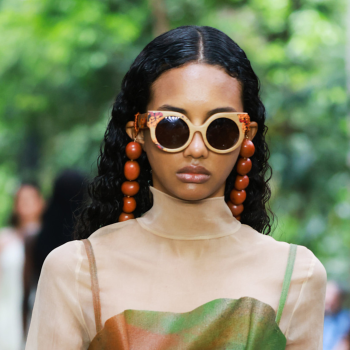 de-funky-zonnebril-is-deze-zomer-de-eyecatcher-van-je-look-390640