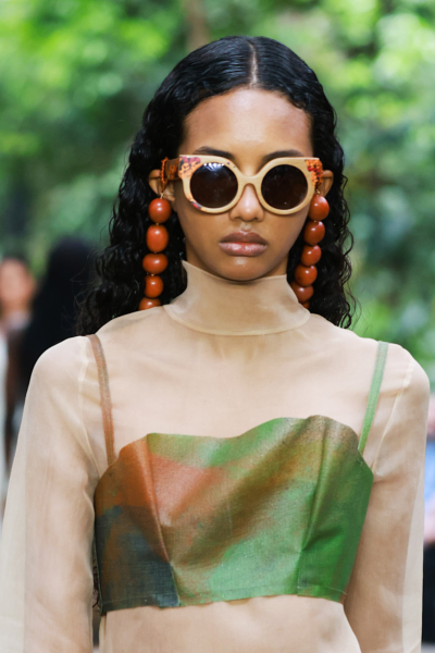 de-funky-zonnebril-is-deze-zomer-de-eyecatcher-van-je-look-390640