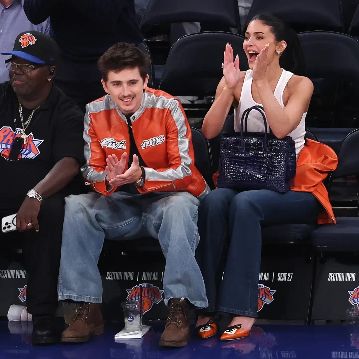 dit-is-het-beste-couple-style-moment-van-kylie-jenner-en-timothee-chalamet-bij-de-knicks-so-far-394026