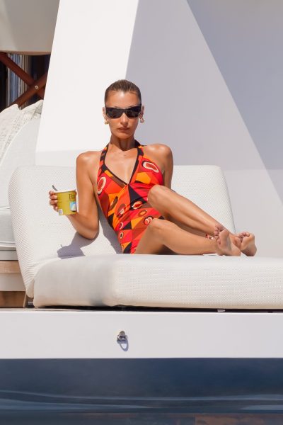 het-wordt-een-pucci-girl-summer-volgens-florence-pugh-bella-hadid-amal-clooney-en-olivia-dean-395821