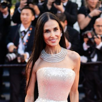 in-demi-moores-koffer-voor-cannes-twee-joyful-looks-van-jacquemus-394508
