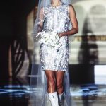 Dua Lipa draagt Versace bruidsjurk uit 1995 naar haar bachelorette party
