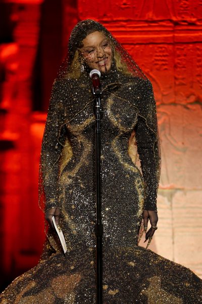 beyonce-droeg-niet-een-maar-twee-jaw-dropping-looks-naar-het-met-gala-2026-393684