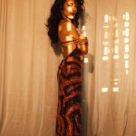 Olivia Dean draagt Pucci tijdens haar The Art Of Loving Tour