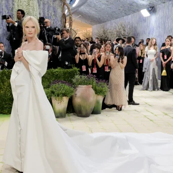 a-listers-liepen-in-de-droomjurken-van-fashion-brides-over-de-rode-loper-van-het-met-gala-393854