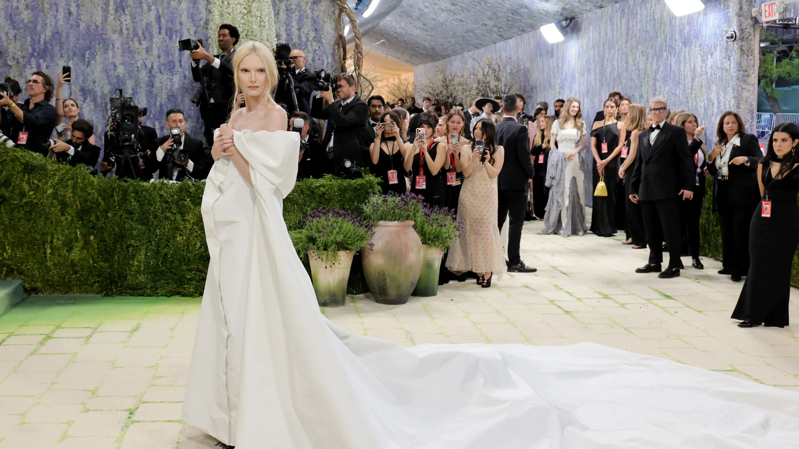 Alex Consani op het Met Gala 2026