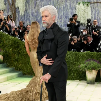 bad-bunny-is-nog-steeds-bad-zelfs-als-oude-opa-op-het-met-gala-2026-393273