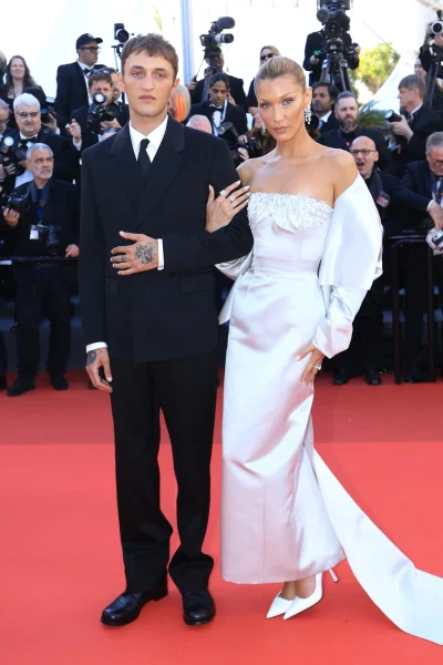 bella-hadid-neemt-haar-broer-anwar-mee-als-date-naar-het-cannes-film-festival-2026-394799