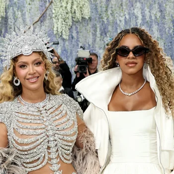 van-beyonce-tot-emily-blunt-deze-sterren-maken-van-het-met-gala-2026-een-family-affair-393420