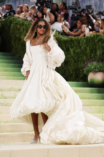 like-mother-like-daughter-blue-ivy-carter-maakt-haar-met-gala-debuut-in-2026-393286