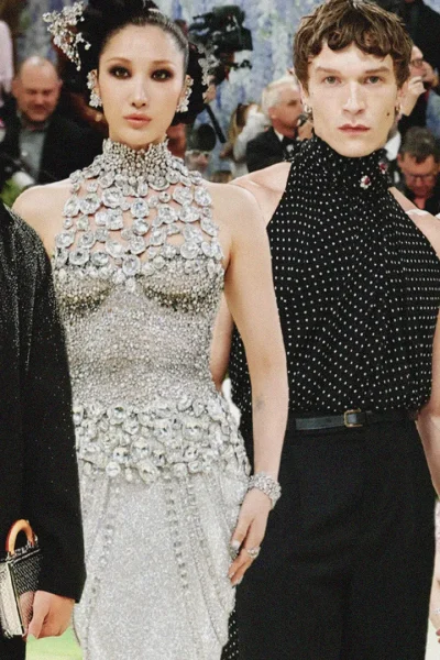 van-deze-celebs-had-je-niet-verwacht-dat-ze-in-2026-pas-voor-het-eerst-op-het-met-gala-waren-393709