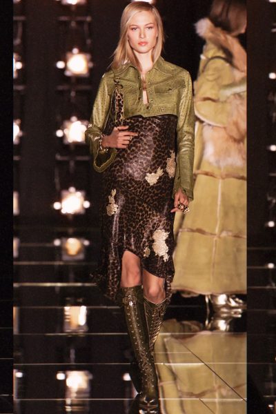 dua-lipa-kan-geen-genoeg-krijgen-van-haar-vintage-dior-laarzen-uit-2000-395479