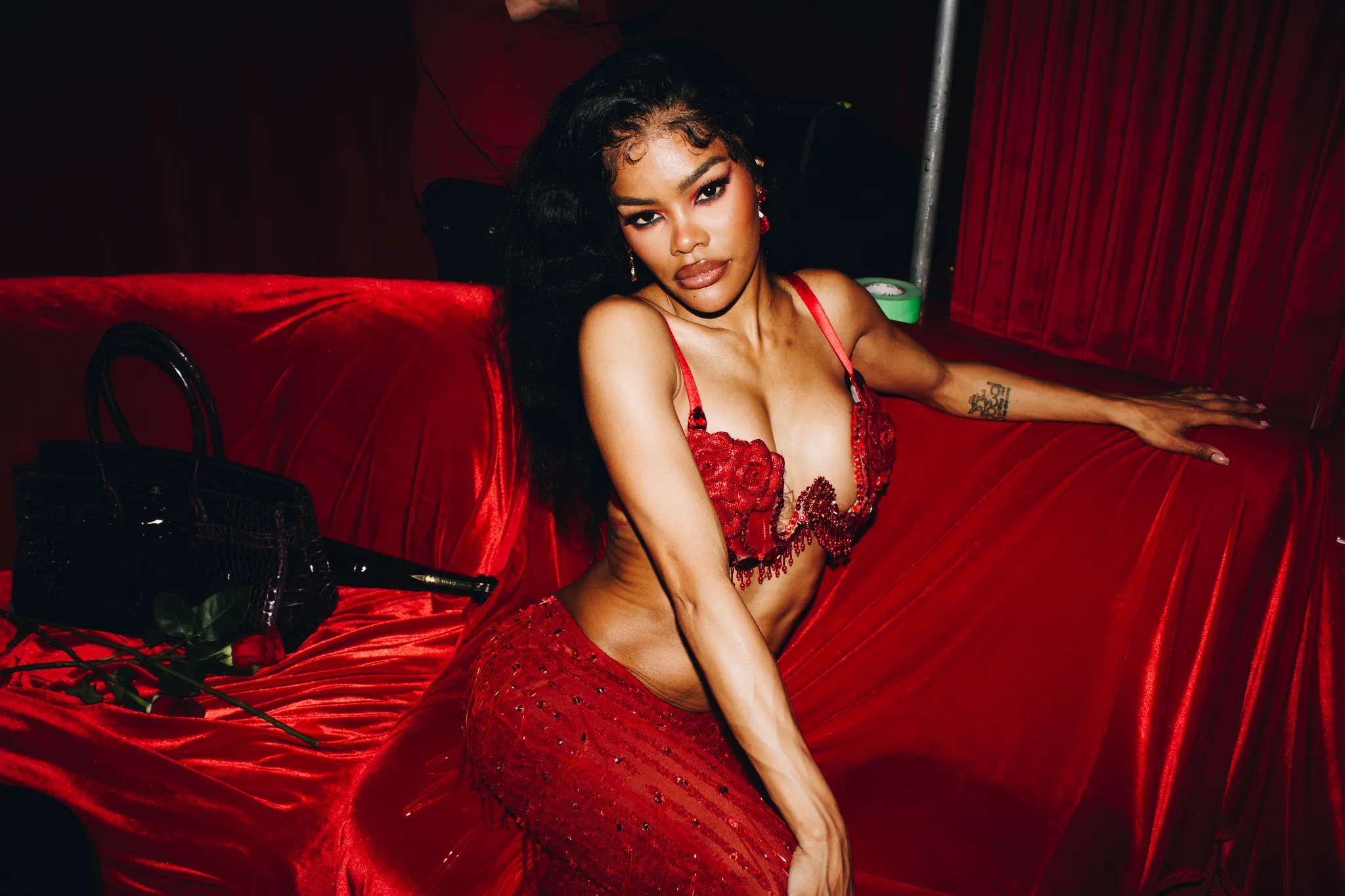 Teyana bij het Dirty Rose burlesque-feest georganiseerd door Teyana Taylor