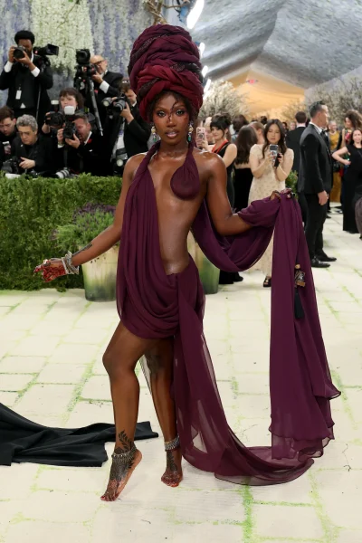doechii-channelt-opnieuw-haar-modern-goddess-energy-op-het-met-gala-2026-393293