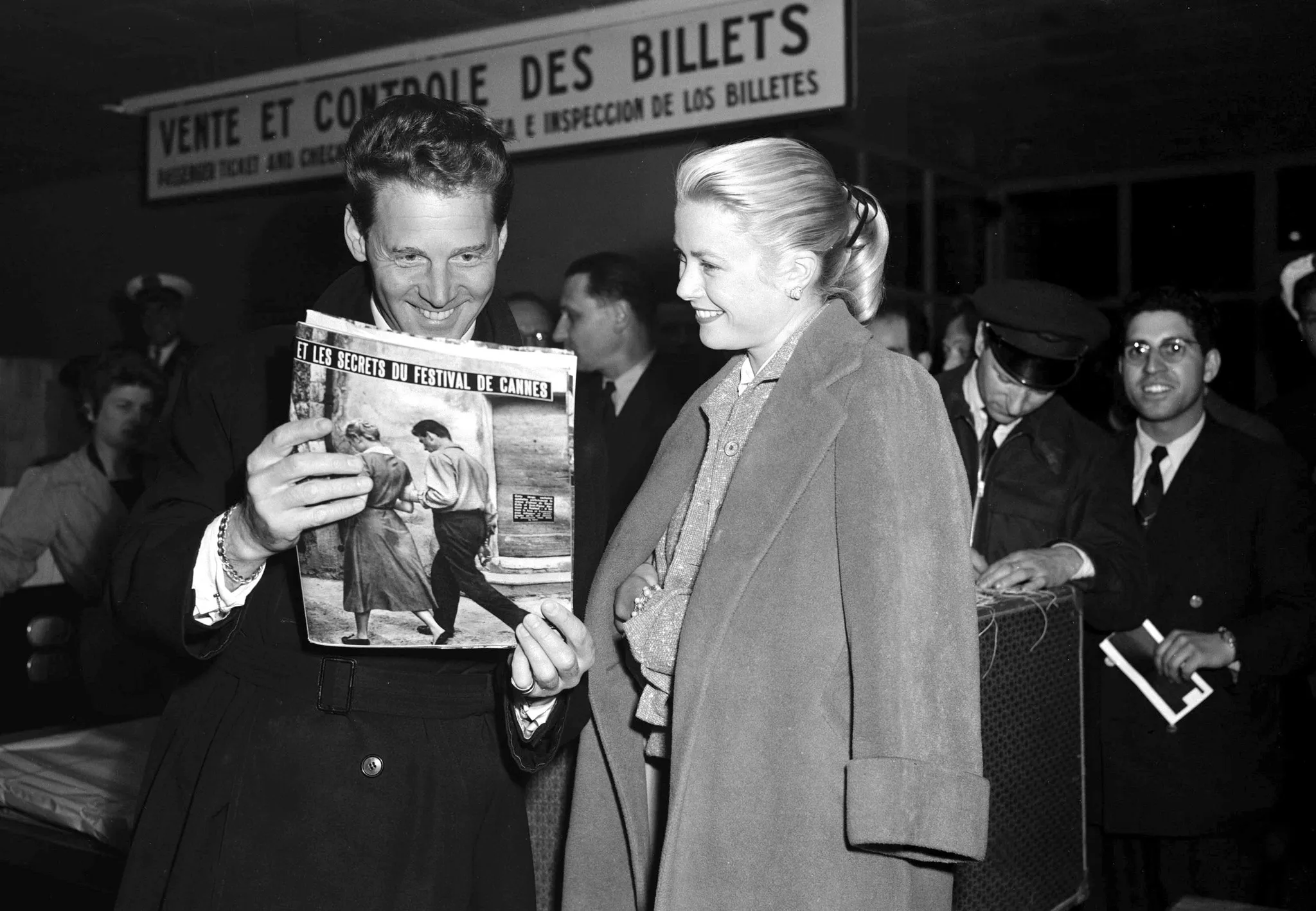 Jean-Pierre Aumont en Grace Kelly op het filmfestival van Cannes in 1955