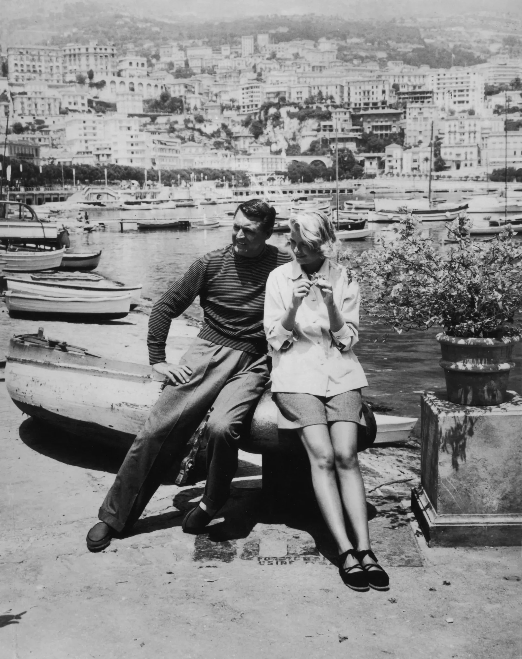 Cary Grant en Grace Kelly tijdens de opnames van 'To Catch a Thief' in Cannes in 1955