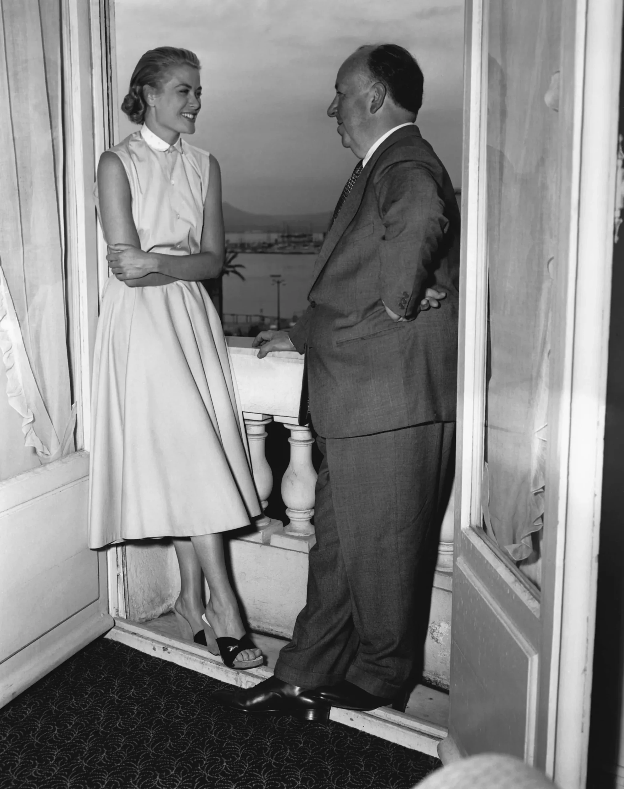 Grace Kelly en Alfred Hitchcock op het filmfestival van Cannes in 1954