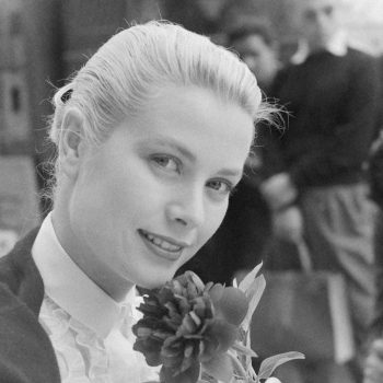 de-mooiste-fotos-van-grace-kelly-op-het-cannes-film-festival-in-de-jaren-50-394978