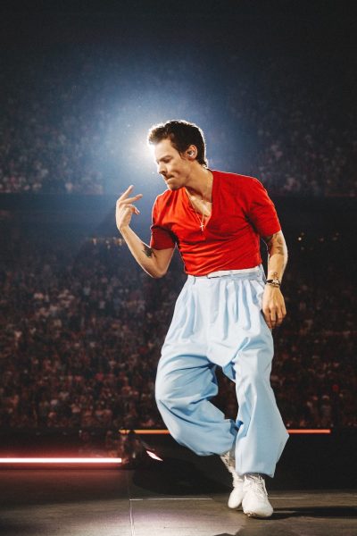 harry-takes-amsterdam-alle-high-fashion-podiumlooks-van-harry-styles-op-een-rij-395766