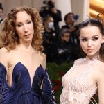 Iris van Herpen en Dove Cameron bij het Met Gala 2022
