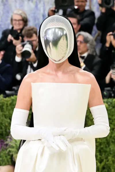 wie-was-die-masked-singer-op-het-met-gala-van-2026-katy-perry-natuurlijk-393348