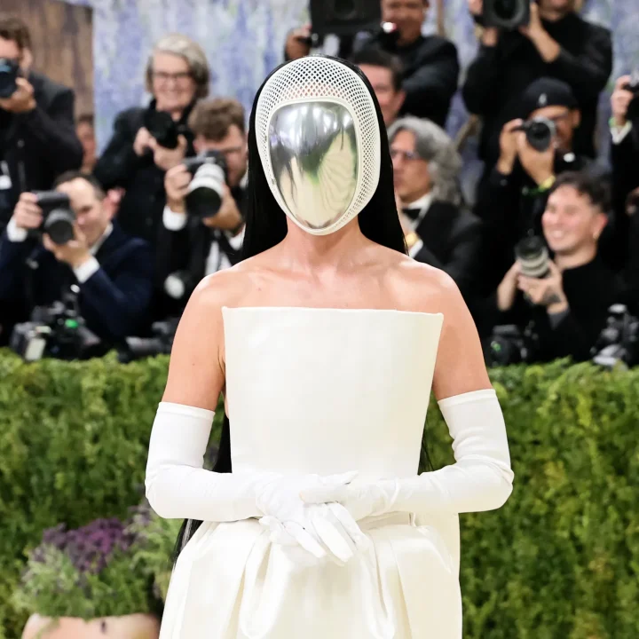 wie-was-die-masked-singer-op-het-met-gala-van-2026-katy-perry-natuurlijk-393348