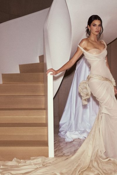 het-mooiste-deel-van-kendall-jenners-met-gala-look-onthulde-ze-pas-in-het-museum-393820