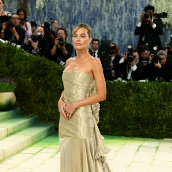 het-kostte-761-uur-om-de-met-gala-2026-jurk-van-margot-robbie-te-maken-393520