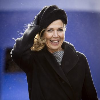 koningin-maxima-draagt-opnieuw-haar-go-to-jumpsuit-met-opvallende-mouwen-394927