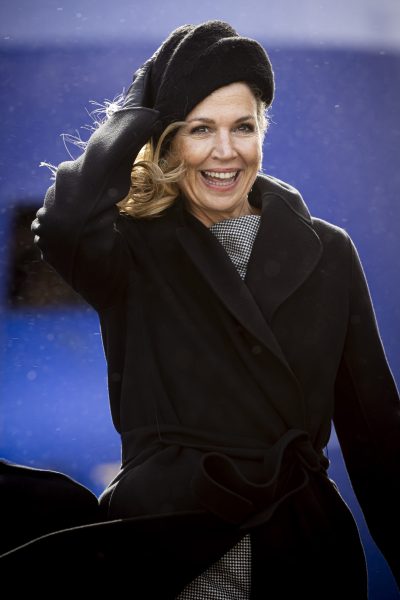 koningin-maxima-draagt-opnieuw-haar-go-to-jumpsuit-met-opvallende-mouwen-394927