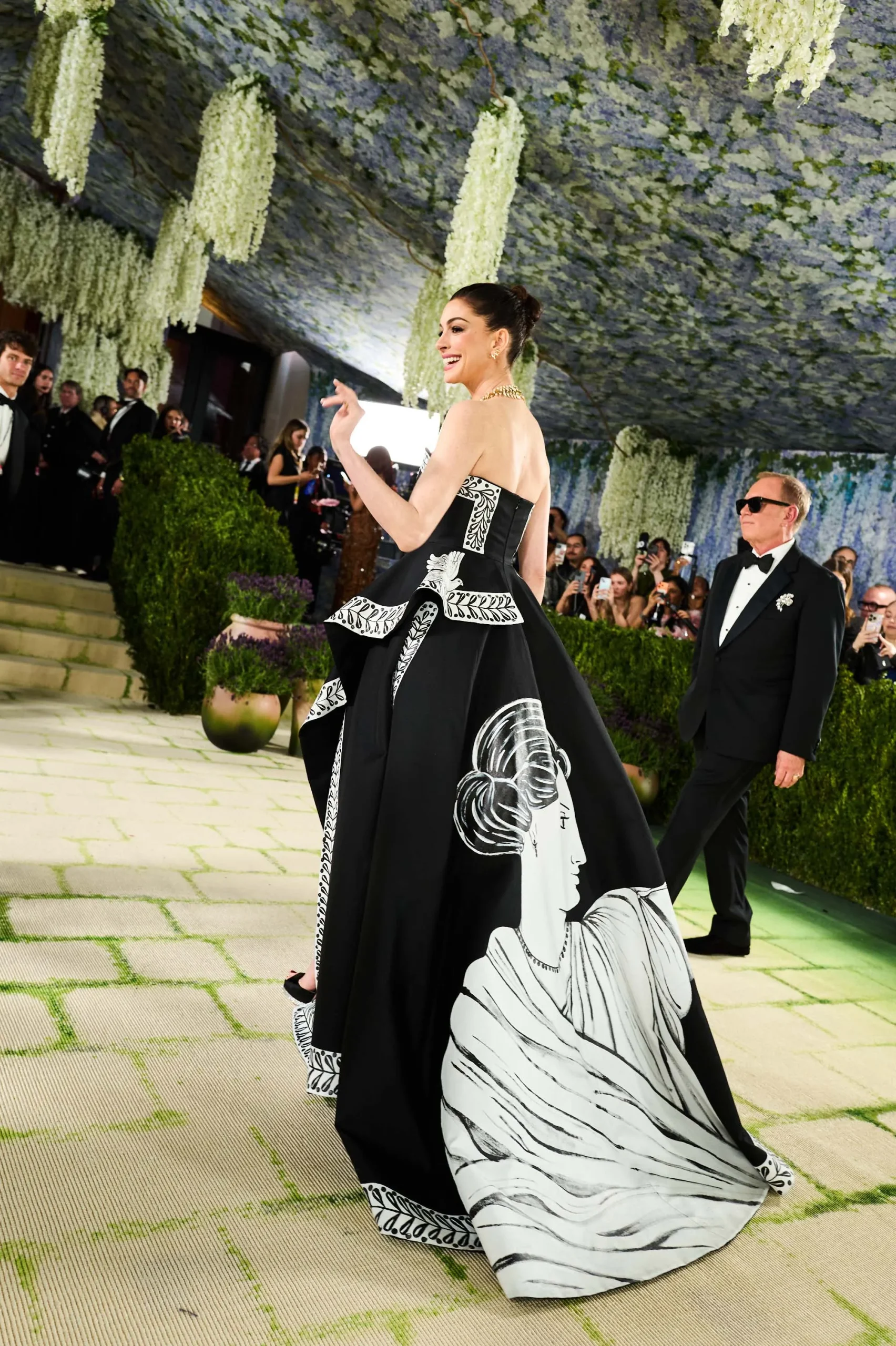 Met Gala 2026 achter de schermen Anne Hathaway