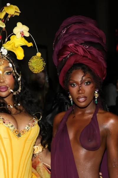kleurrijke-looks-waren-overal-deze-sterren-laten-hun-true-colors-zien-op-het-met-gala-2026-393412
