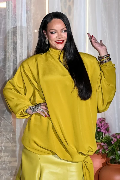 kleurplaat-but-make-it-permanent-rihannas-nieuwe-tatoeage-is-ontworpen-door-haar-kinderen-394136