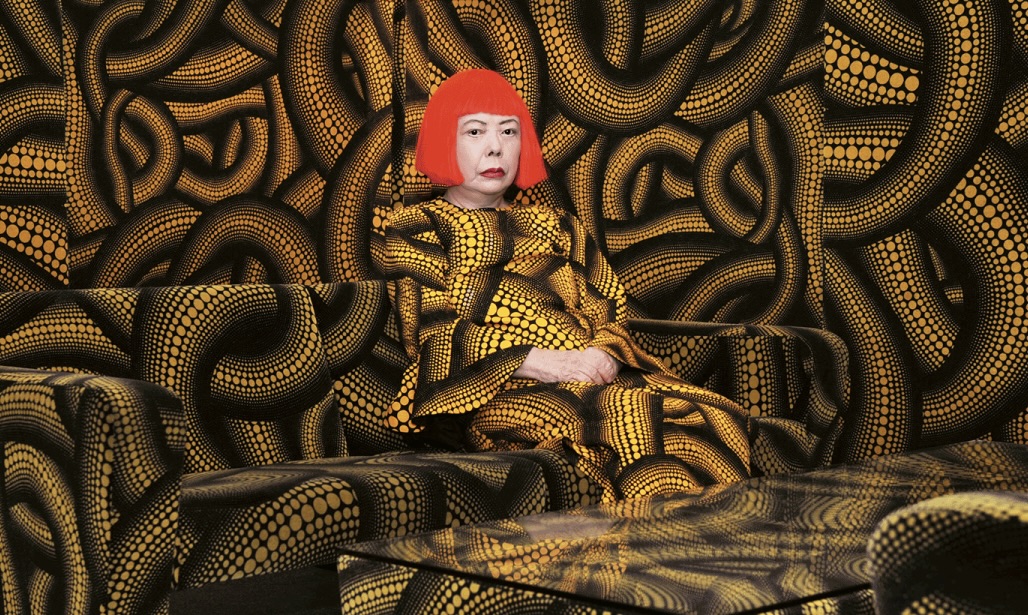 Yayoi Kusama tentoonstelling in het Stedelijk Museum. Yayoi Kusama with Yellow Tree / Living Room at the Aichi Triennale, 2010