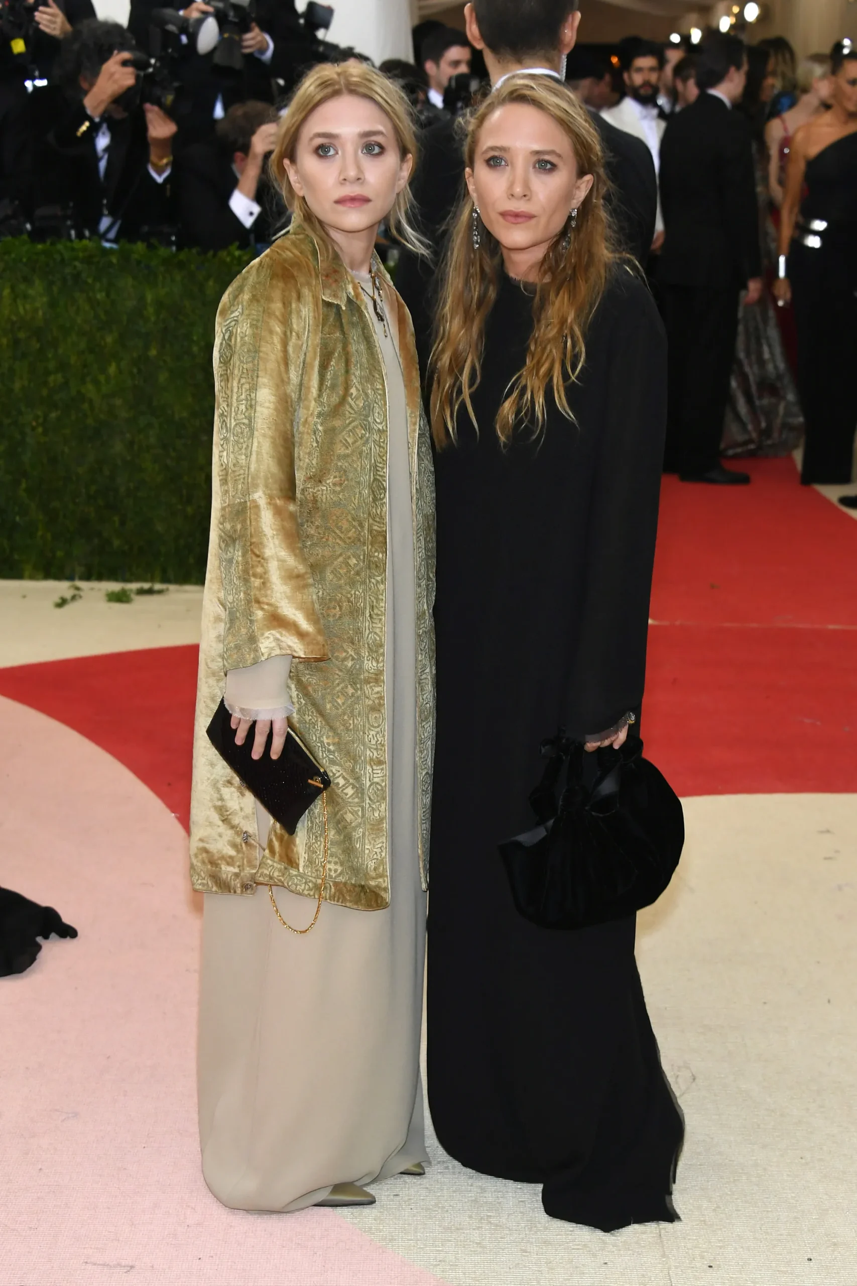 Mary Kate en Ashley stijl 2016, bij het Met Gala: Manus x Machina: Fashion in an Age of Technology