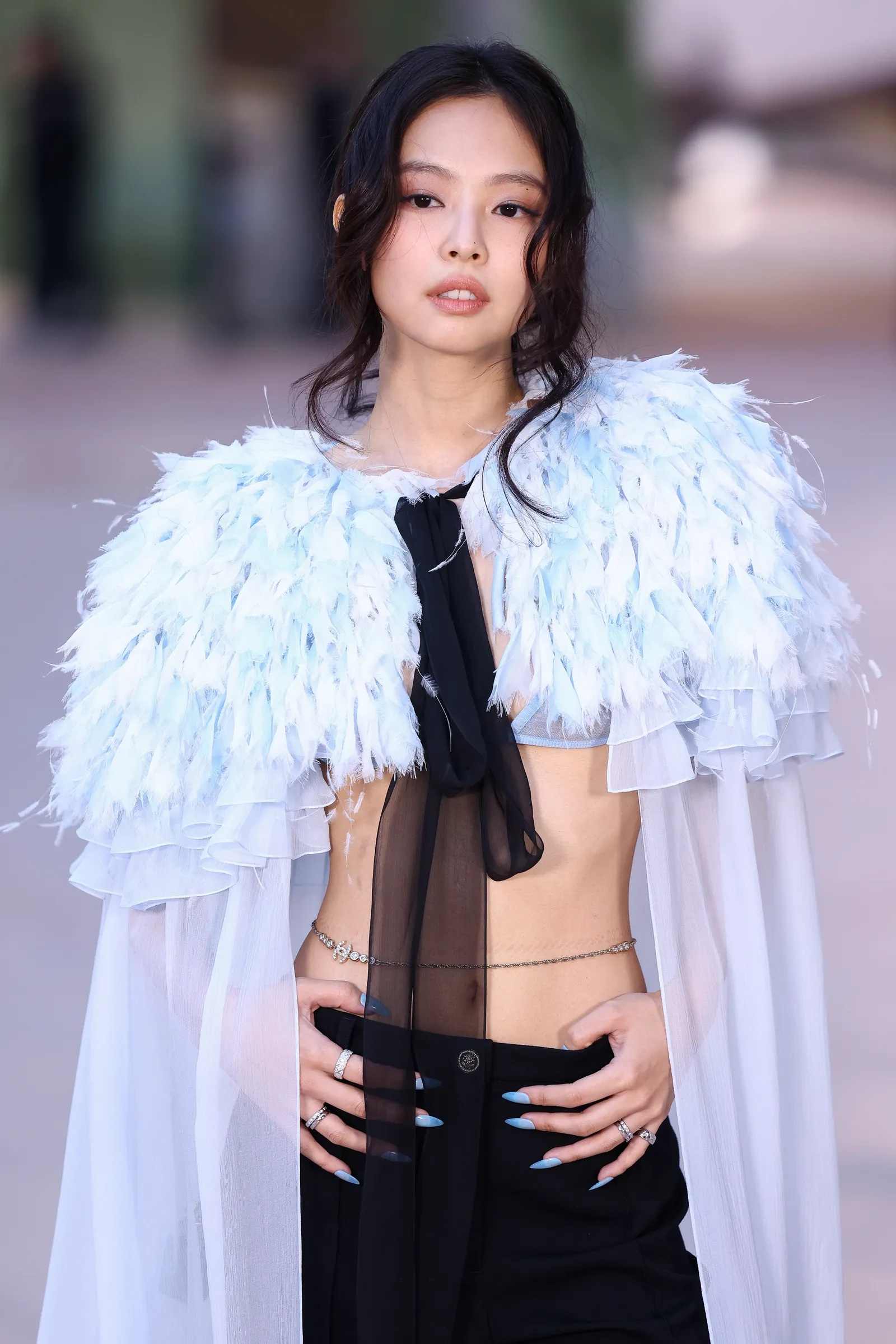 Jennie met een buikketting