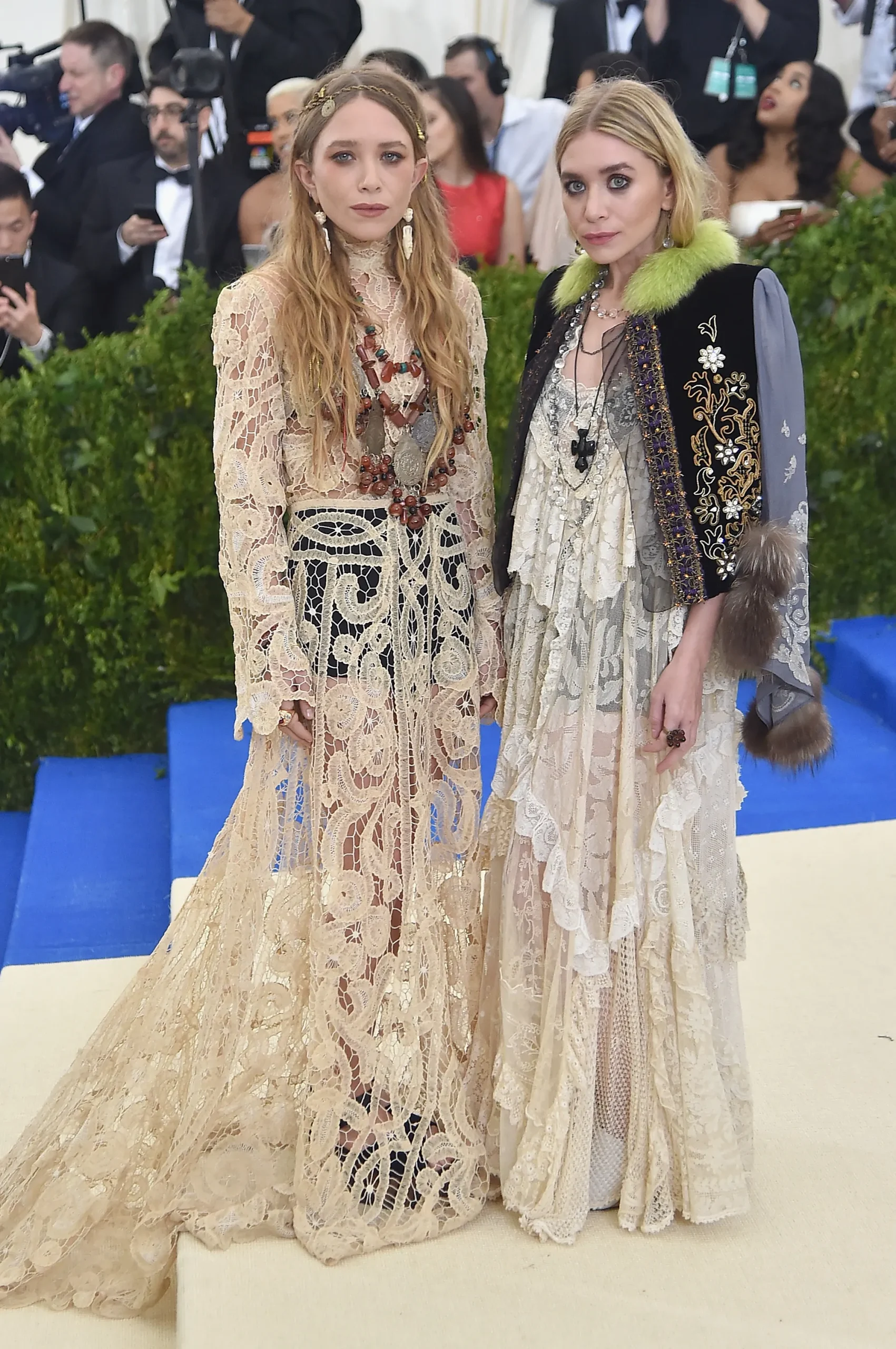 De Olsens in 2017, bij het Met Gala: Rei Kawakubo/Comme des Garçons: Art Of The In-Between