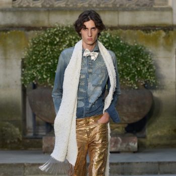 put-your-party-pants-on-de-metallic-broek-is-volgens-dior-niet-alleen-voor-feestjes-398627