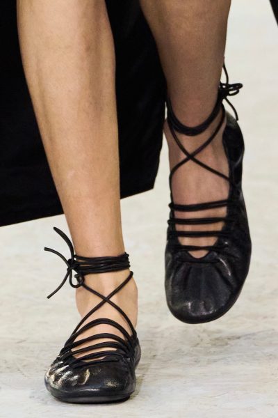 ballerinas-pardon-dries-van-noten-geeft-het-startschot-voor-mens-balletcore-398774