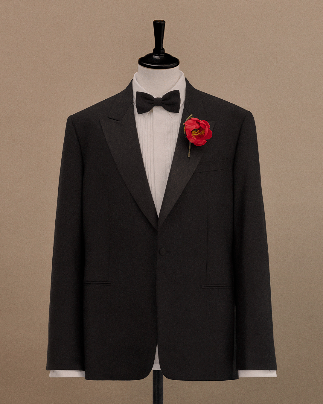 De Louis Vuitton wedding look van Callum Turner