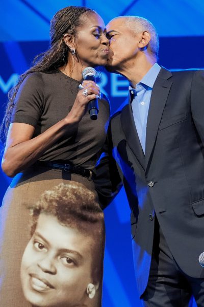 michelle-obama-brengt-een-eerbetoon-aan-haar-overleden-moeder-met-een-very-custom-rok-397822