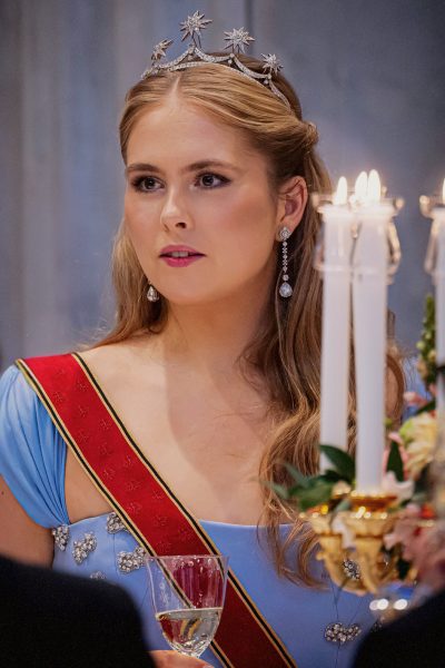 prinses-amalia-leent-de-persoonlijkste-en-duurste-tiara-van-haar-moeder-397151