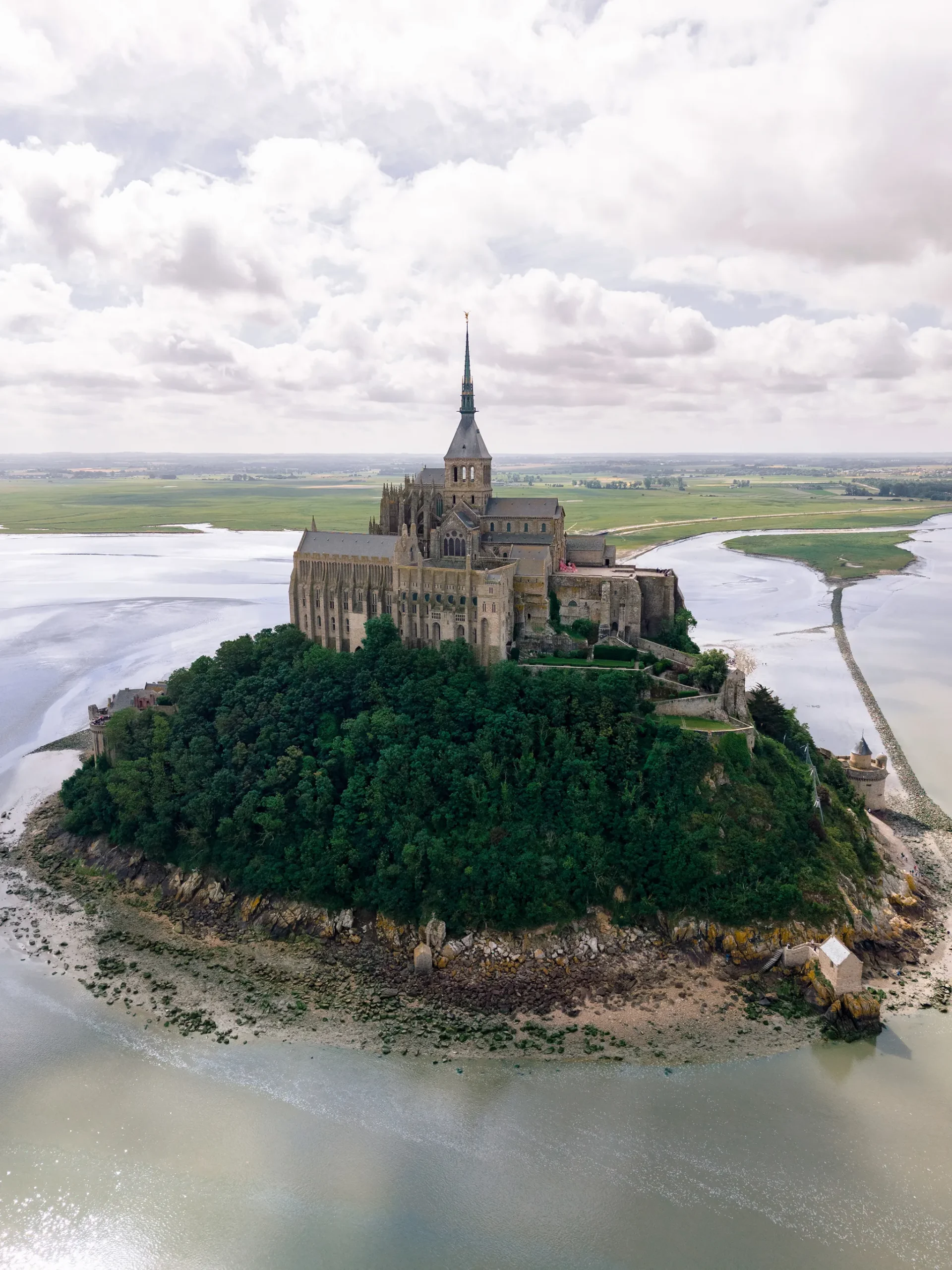 De bruiloft van Ming Xi op Mont-Saint-Michel