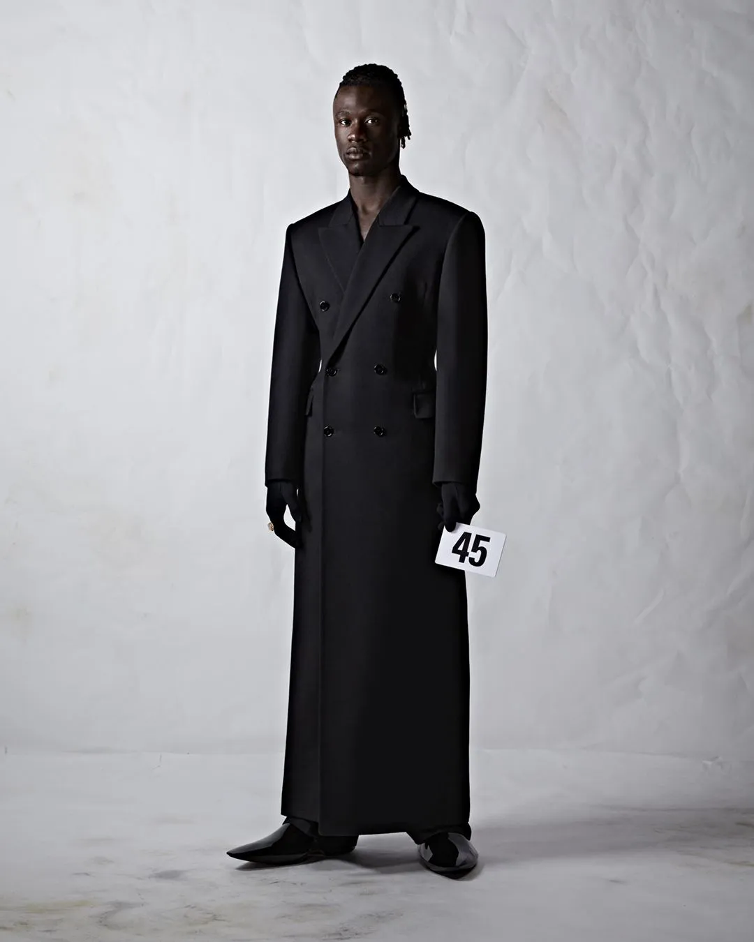 Voetballer Eduardo Camavinga voor Balenciaga
