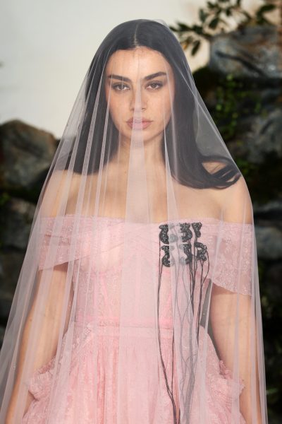 charli-xcx-liet-mode-nog-nooit-zon-grote-rol-spelen-als-op-haar-nieuwe-album-396330