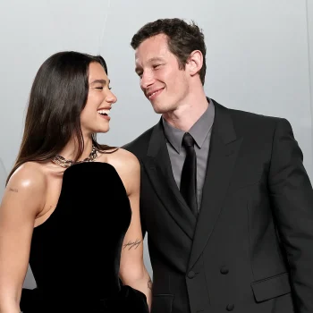 surprise-dua-lipa-en-callum-turner-zijn-in-het-geheim-getrouwd-in-londen-396140
