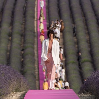 van-de-provence-tot-hawaii-de-7-spectaculairste-showlocaties-van-jacquemus-397695