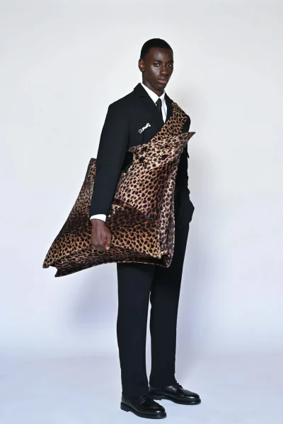 de-ontwerper-achter-de-viral-leopard-suits-van-congo-voor-het-wk-leerde-zichzelf-ontwerpen-398193