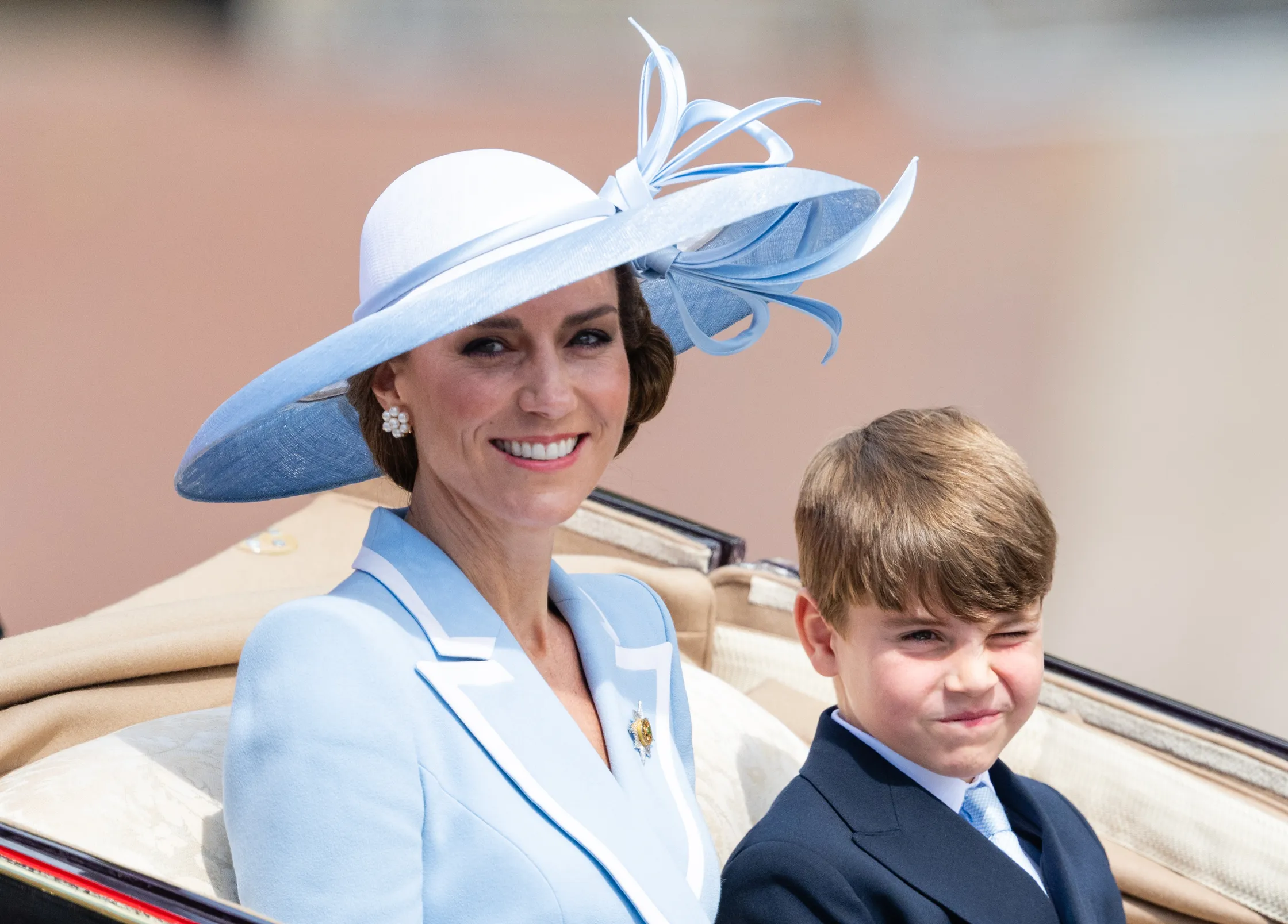 Kate Middleton en haar zoon tijdens Trooping the Colour 2026