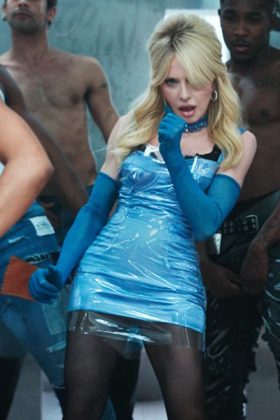 new-material-girl-madonna-lanceert-confessions-ii-the-film-met-cameos-van-kate-moss-tot-sabrina-carpenter-396887